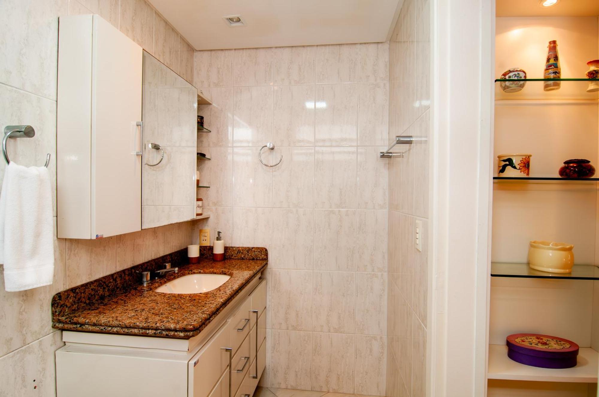 Apartamento Vista Mar Na Av. Atlantica, Wi-fi E Garagem Tx9939 *